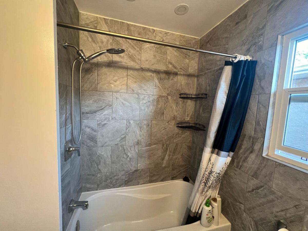 Spacious With Tv, Wi-fi, Netflix, Parking Homestay *
