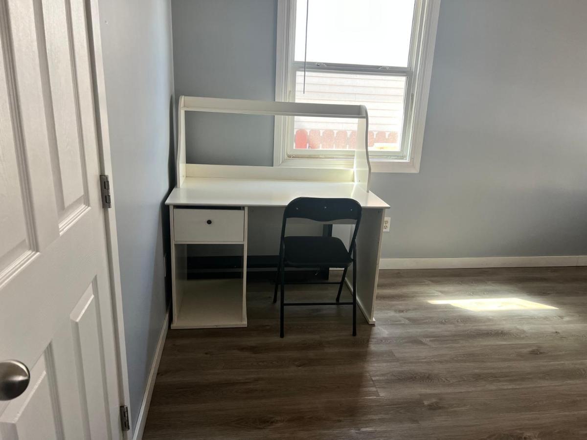 Spacious With Tv, Wi-fi, Netflix, Parking * Edmonton
